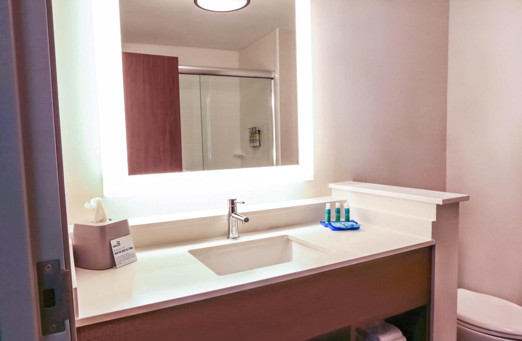 Express & - Houston Iah - Beltway 8 By Ihg 3*