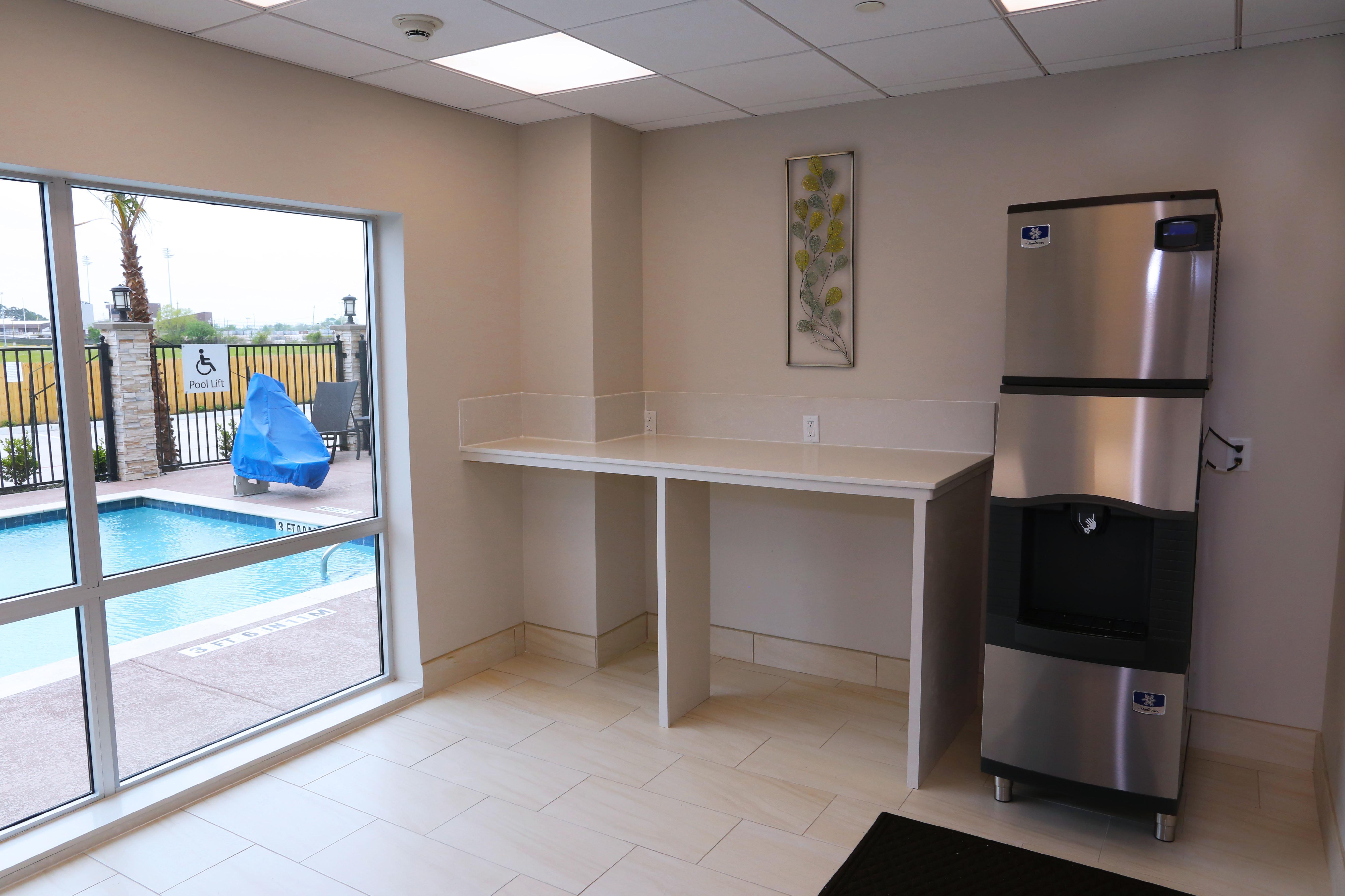 Express & - Houston Iah - Beltway 8 By Ihg Hotel 3*