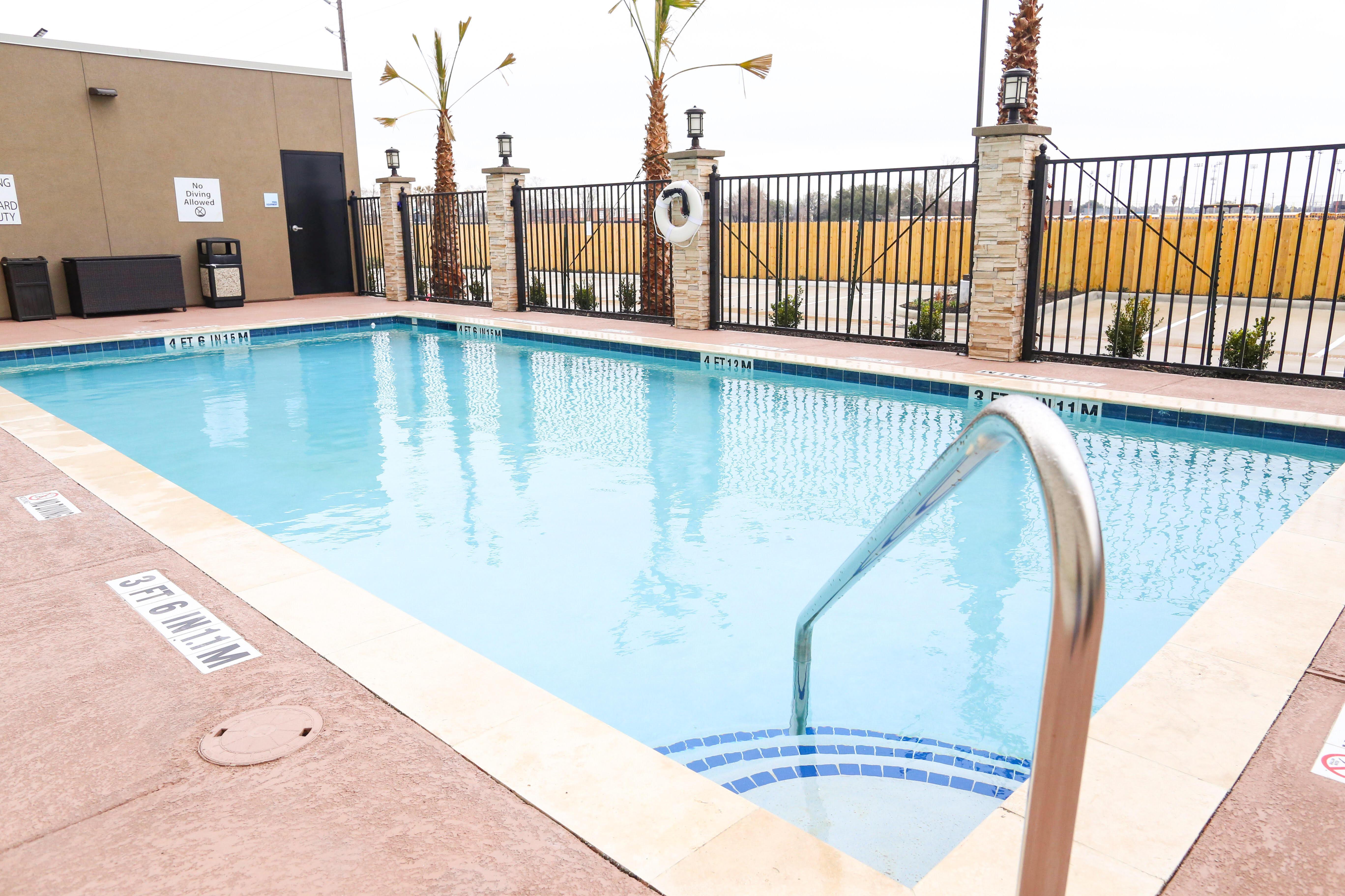 Express & - Houston Iah - Beltway 8 By Ihg Hotel