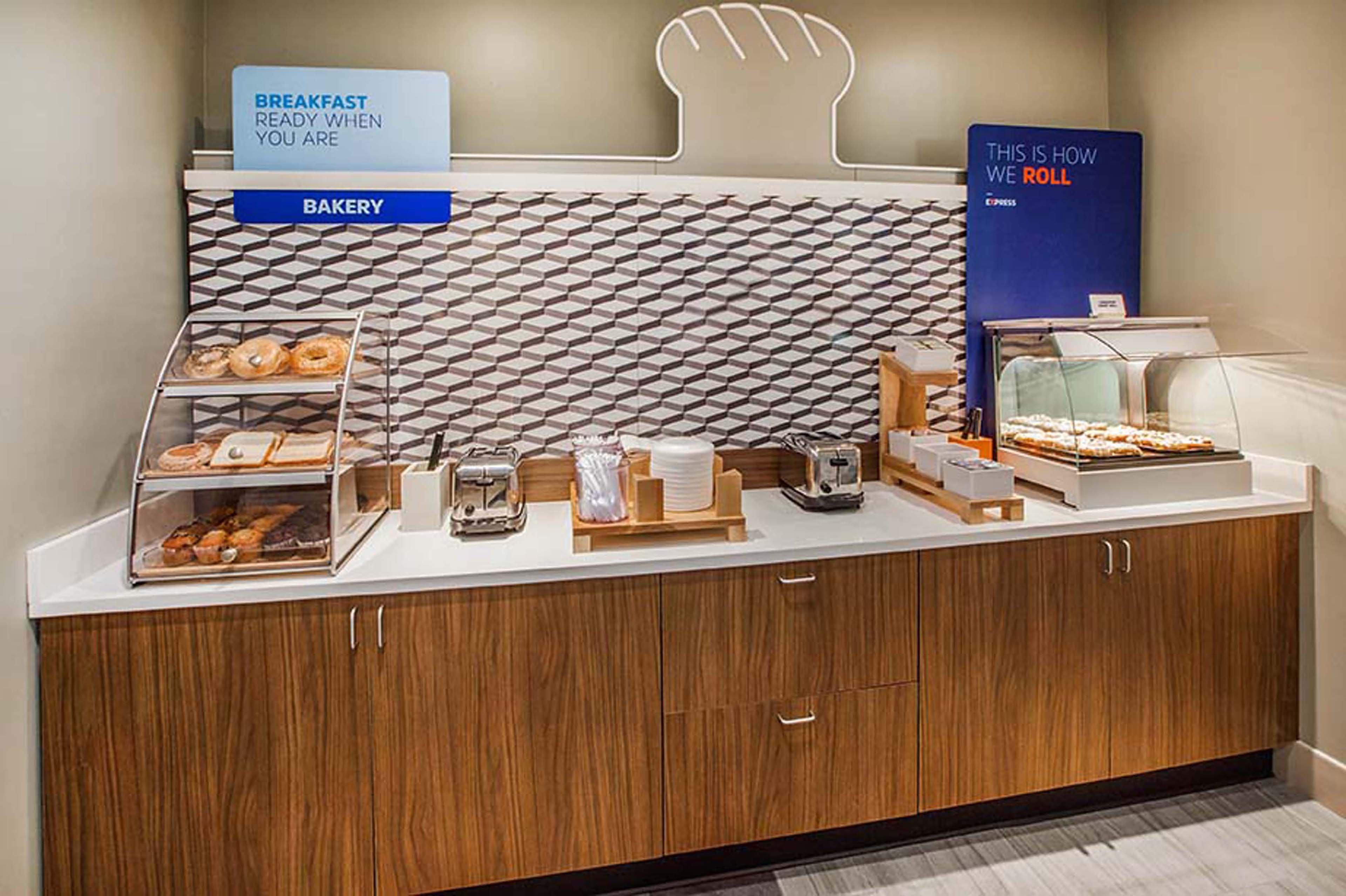 Express & - Houston Iah - Beltway 8 By Ihg Hotel
