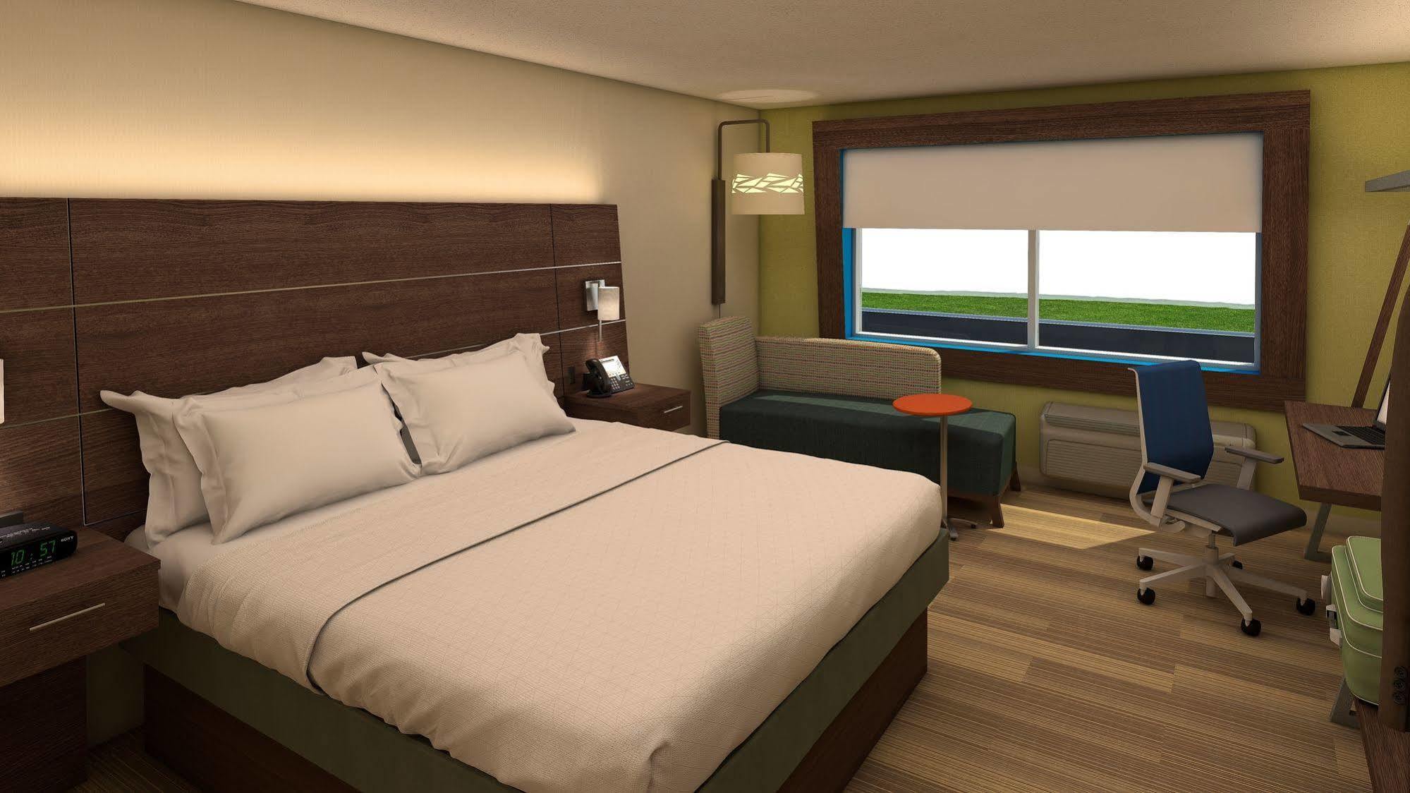 Express & - Houston Iah - Beltway 8 By Ihg